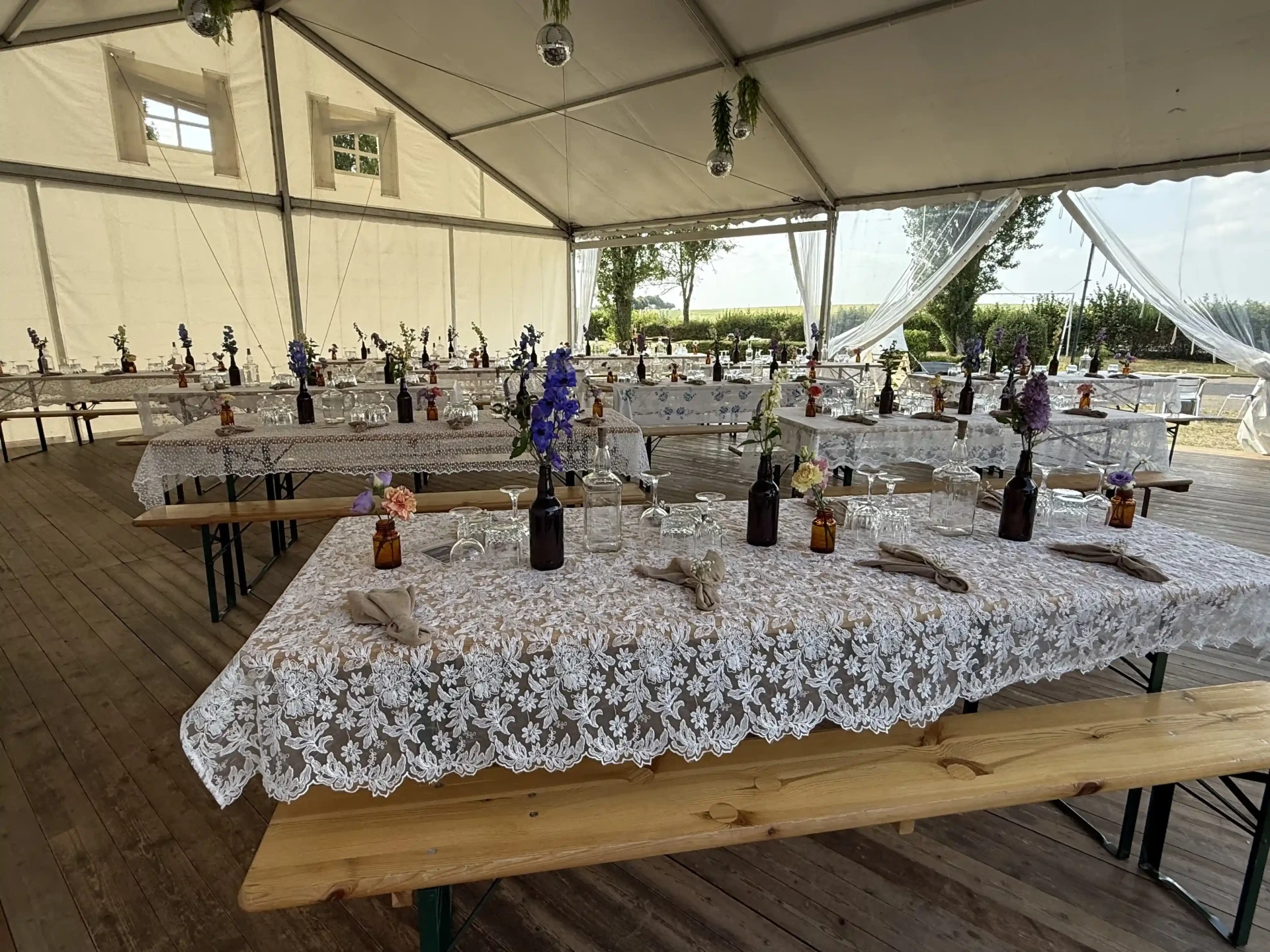 repas sous chapiteau de réception